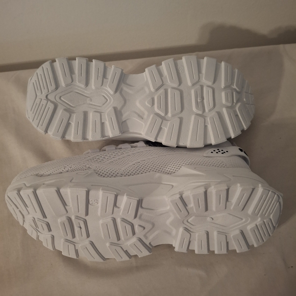 White Sneakers For Women with Faux Fur Lining - Picture 5 of 6